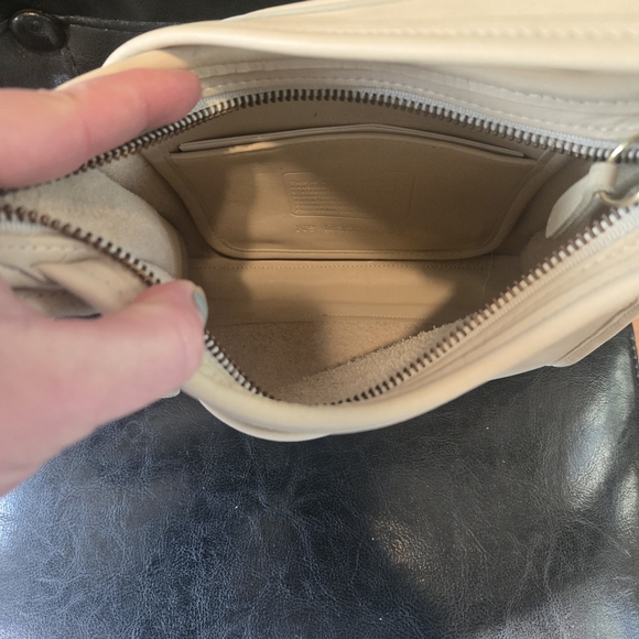 Vintage Coach Cream Shoulder Bag No. M8D - 9997 - Picture 8 of 13